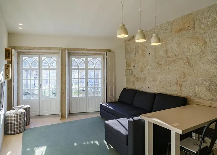 N - Cha Apartman Porto